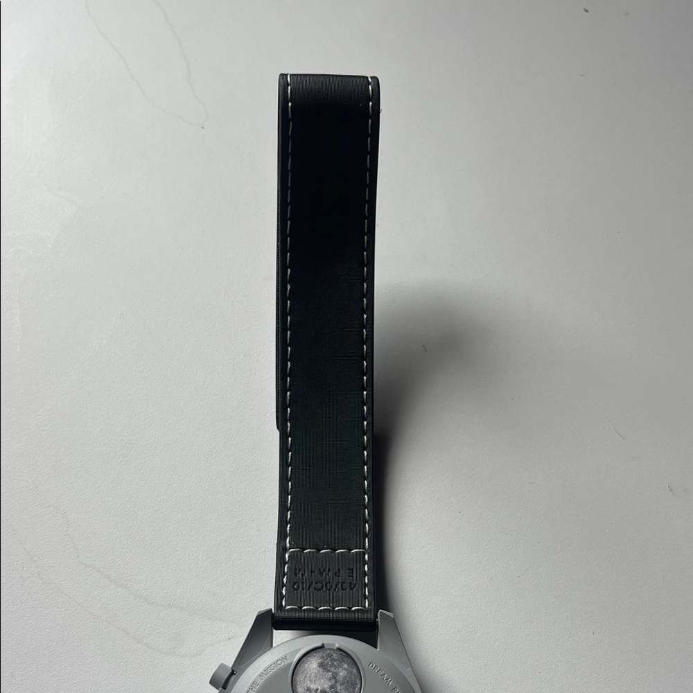 Omega x Swatch Speedmaster Misson to the Moon Watch - Picture 8 of 8